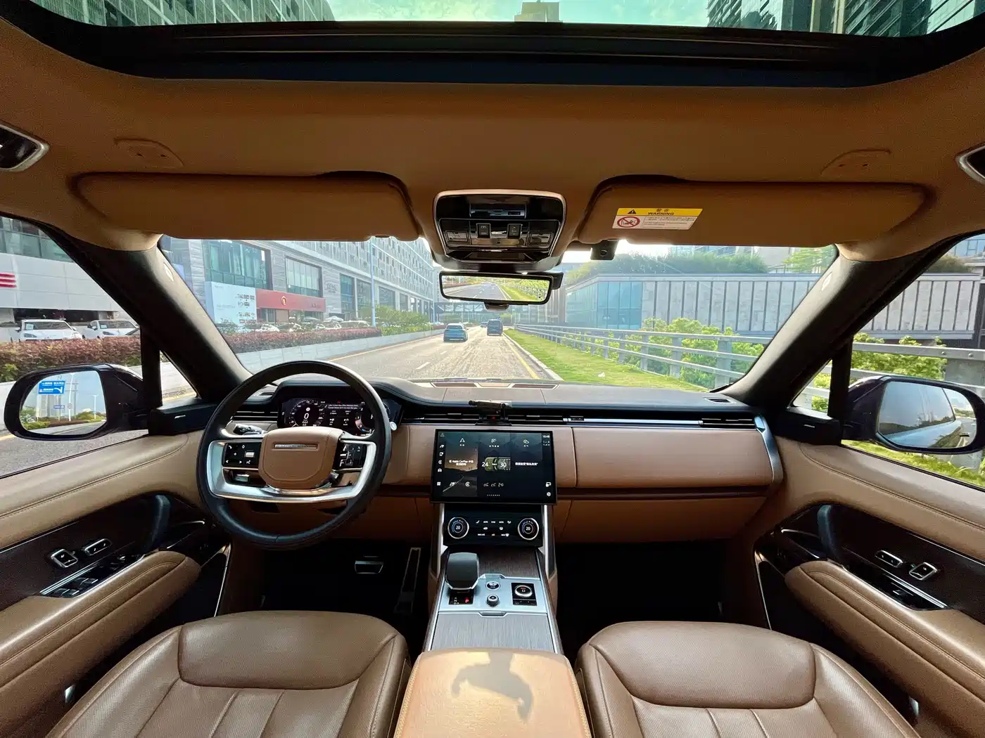 Land Rover Range Rover 2023 3.0 L6 400PS Golden Age 7-Seater Long Wheelbase фото 11