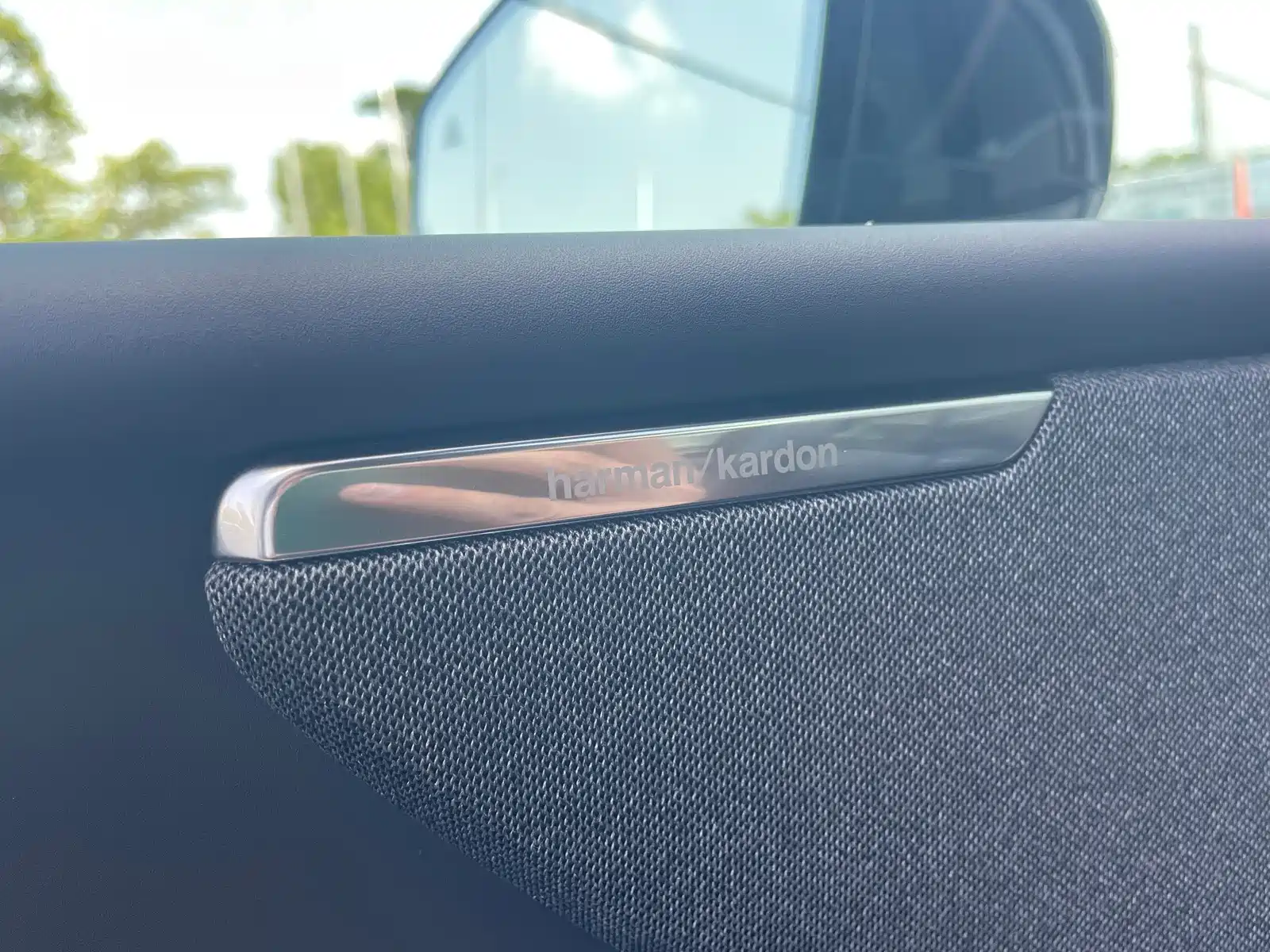 Photo 6 - Volvo XC70 Plug-in Hybrid