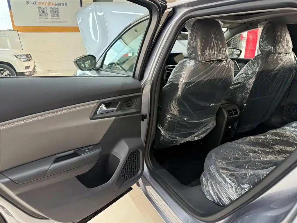 Citroën Versailles C5 X 2026 2024 1.6T Momentum Extraordinary