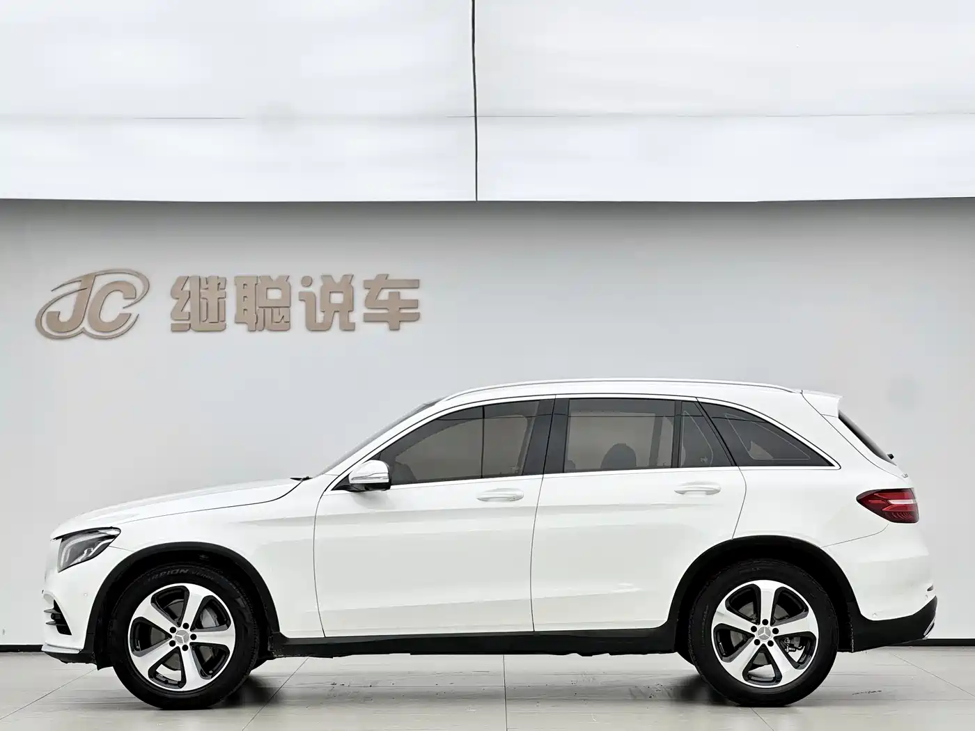 Mercedes-Benz GLC 2018 GLC 260 4MATIC Luxury фото 3
