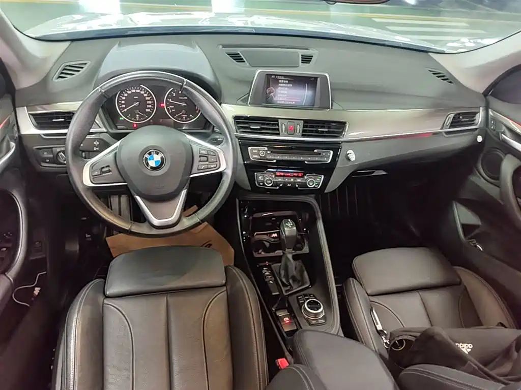 BMW X1 2016 sDrive20Li Luxury Model фото 16