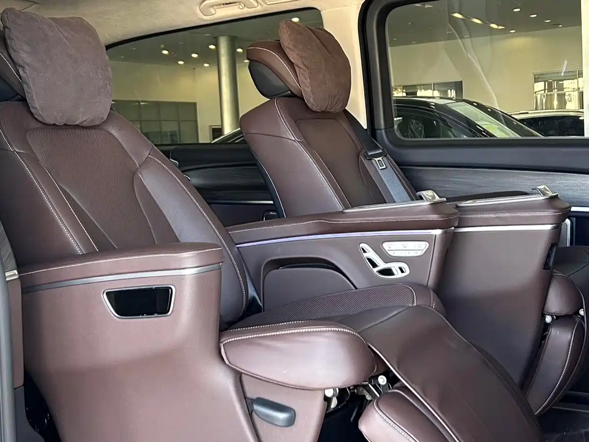 Mercedes-Benz V-Class 2024 V 300 L Long Wheelbase Luxury Edition фото 5
