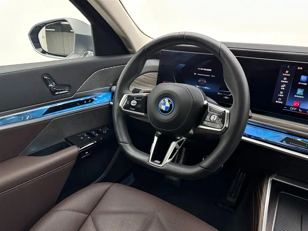BMW I7