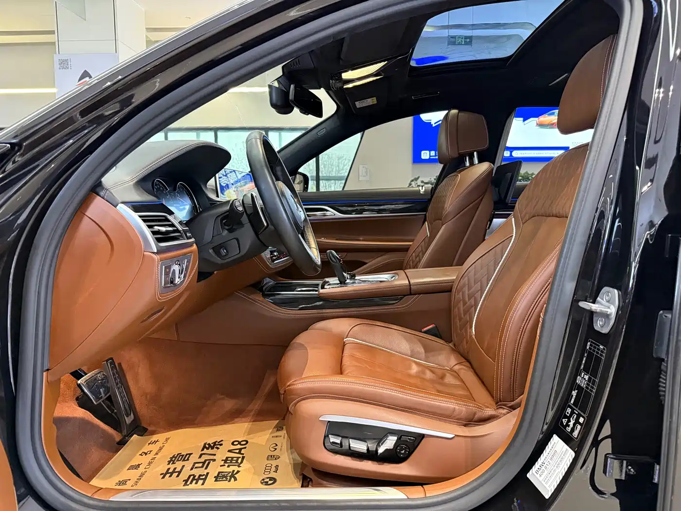 BMW 7 Series 2018 M760Li xDrive фото 7