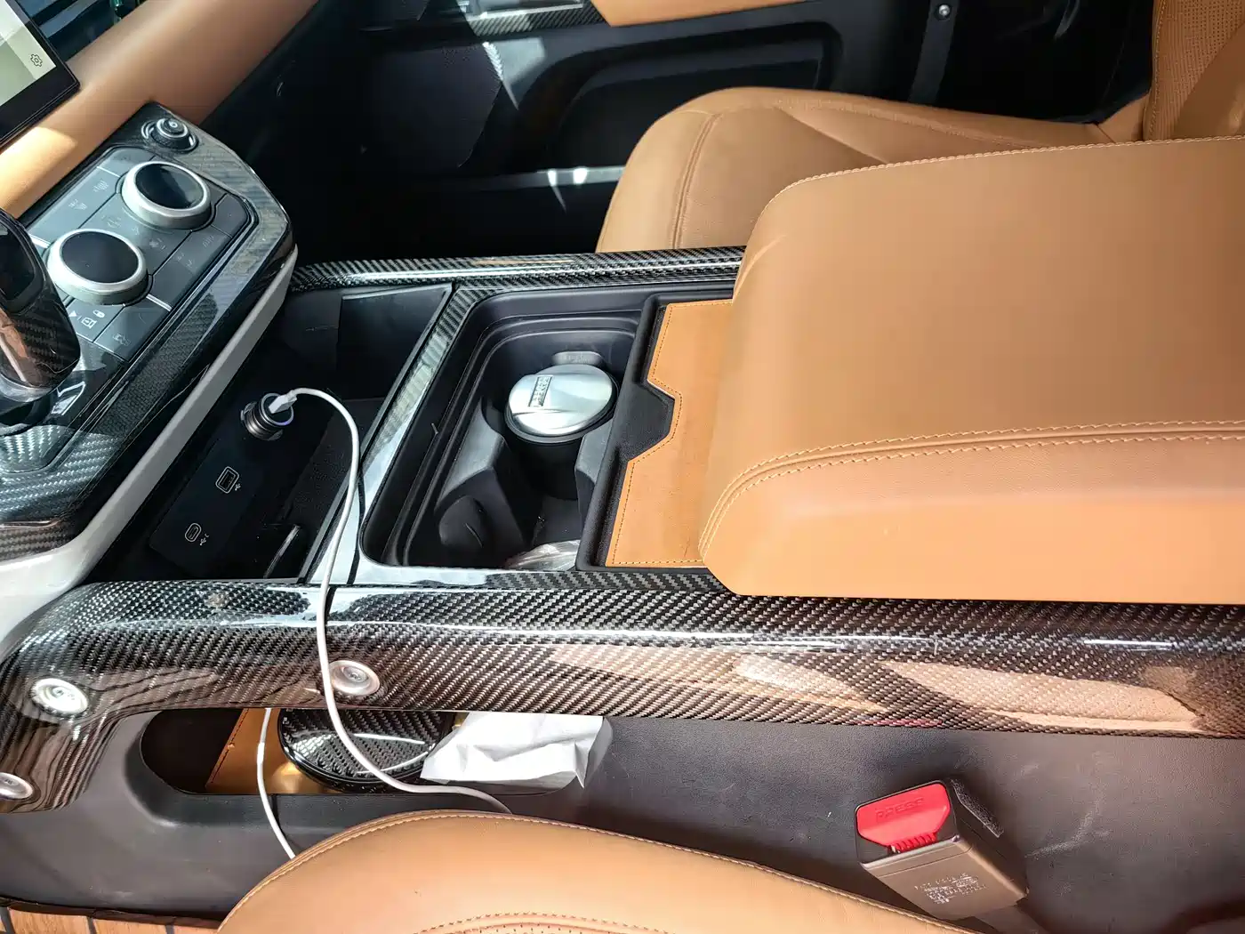 Land Rover Defender 2023 Model 90 2.0T P300 SE фото 15