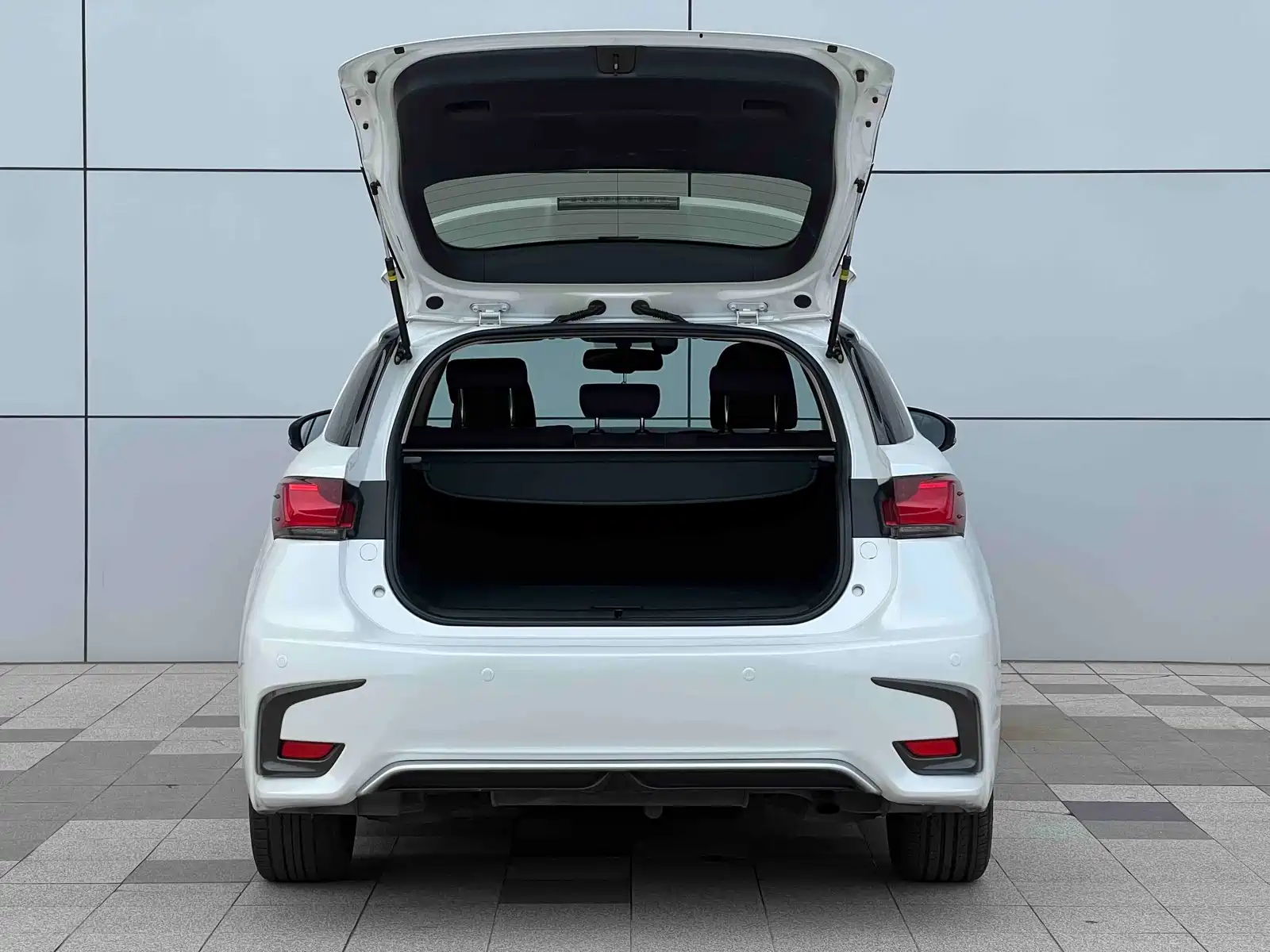 Фото 7 - Lexus CT