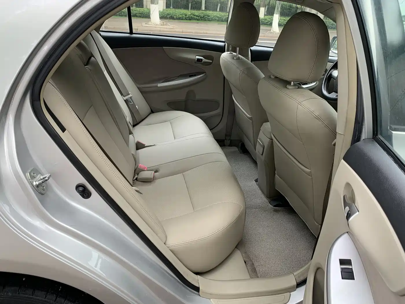 Toyota Corolla 2011 Model 1.8L CVT GLX-i фото 13
