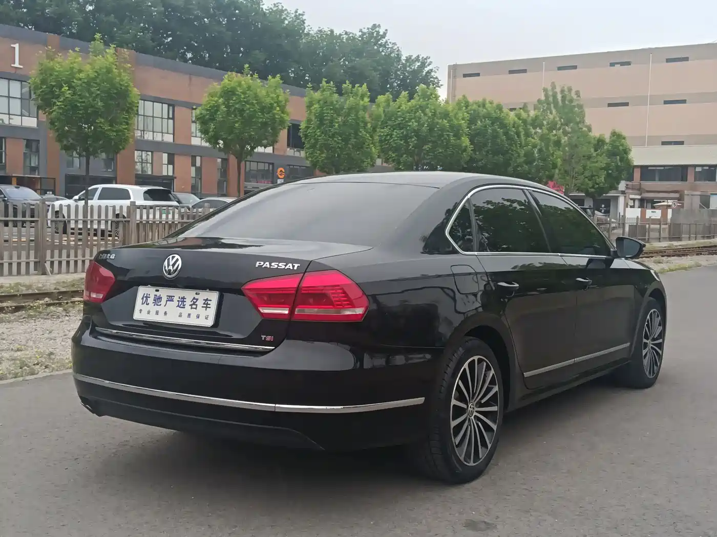 Volkswagen Passat 2014 1.8TSI DSG Executive Navigation Edition фото 9