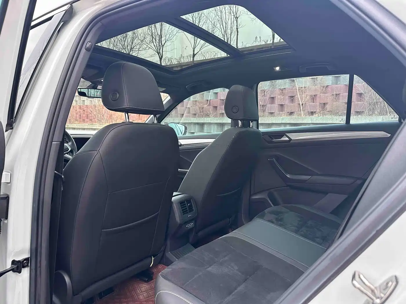 Volkswagen T-ROC 2022 280TSI DSG 2WD R-Line Pro PLUS фото 5