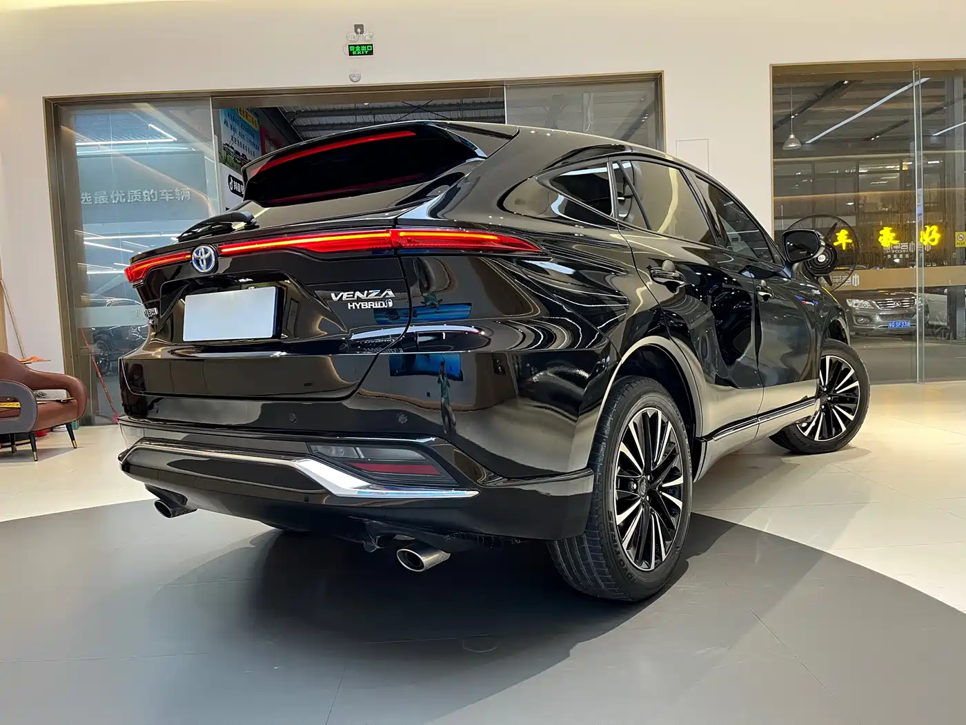 Toyota Venza 2022 Dual Engine 2.5L CVT 4WD Supreme фото 6