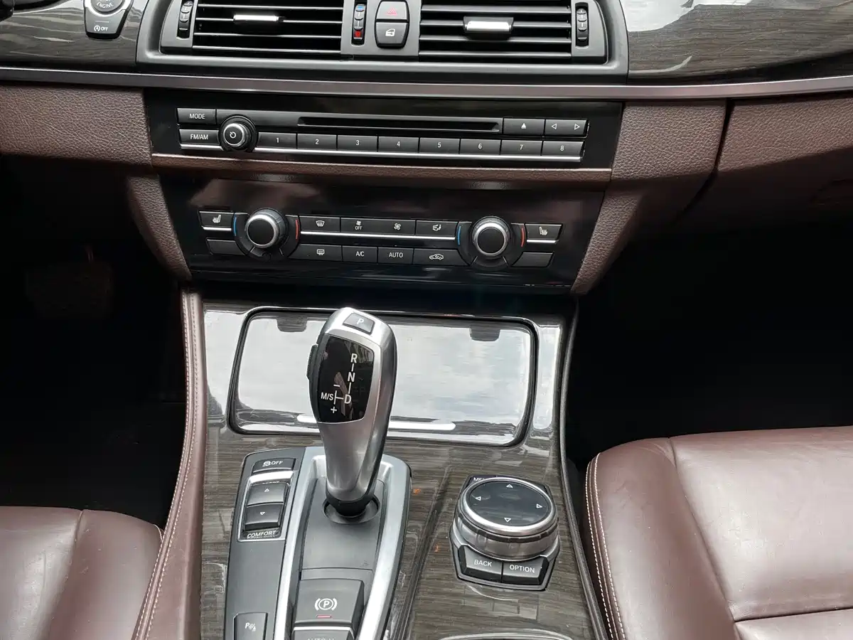 BMW 5 Series 2014 525Li Luxury Design Package фото 18