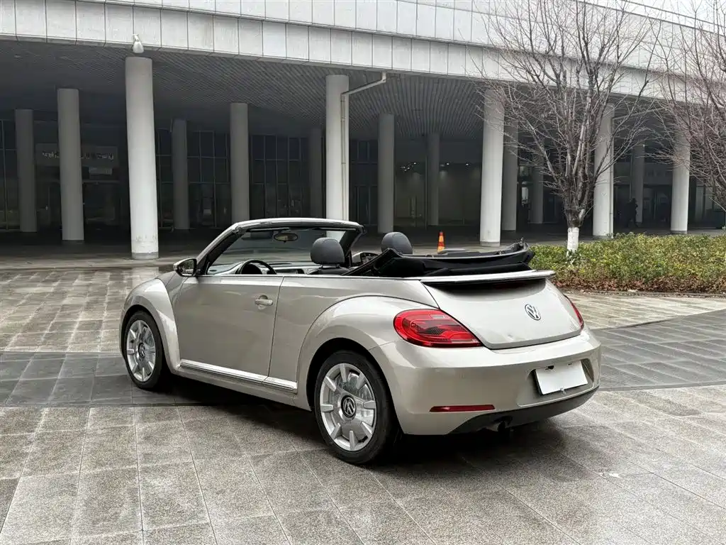 Volkswagen Beetle 2015 180TSI Convertible фото 28