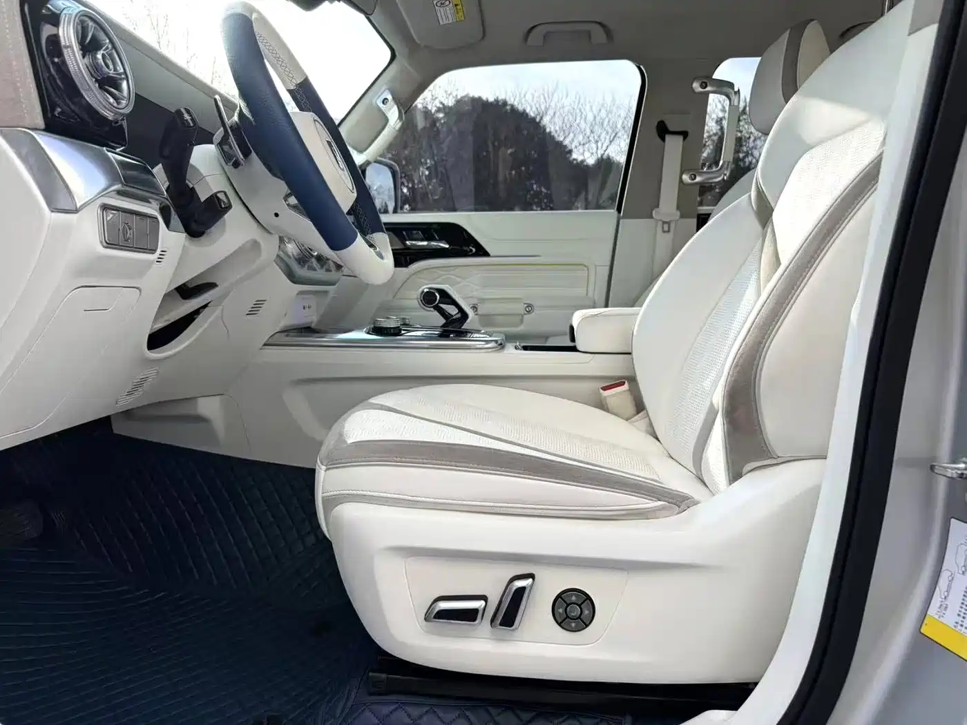 TANK CO CREATION TANK 300