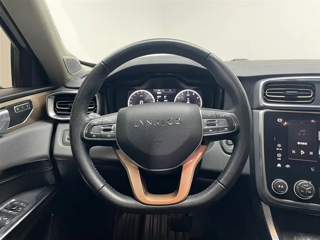 Lynk & Co 01 2019 2.0T 2WD Type Pro Version China V фото 18