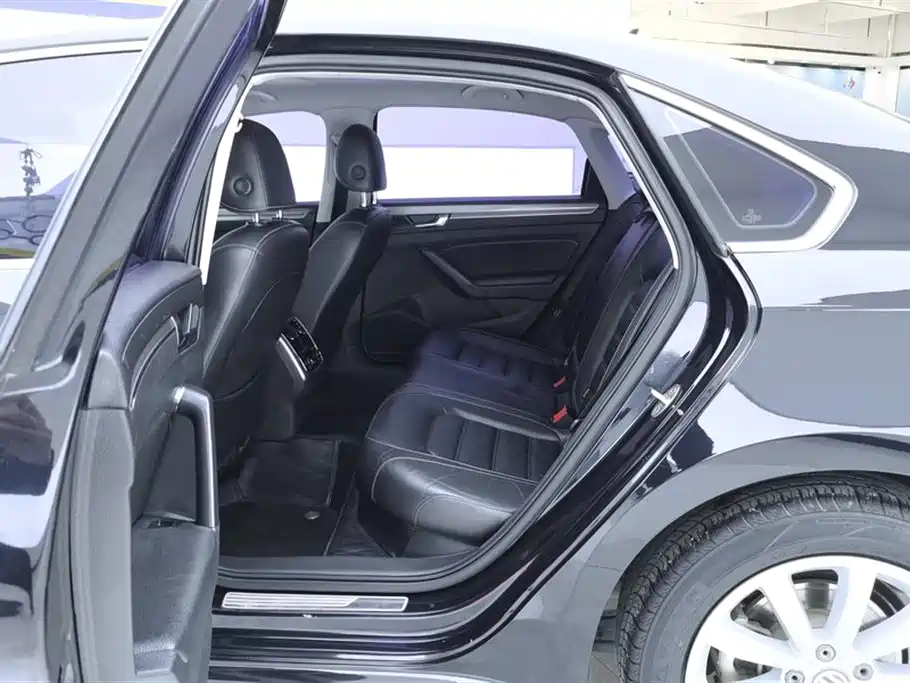 Volkswagen Passat 2017 330TSI DSG Prestige фото 11