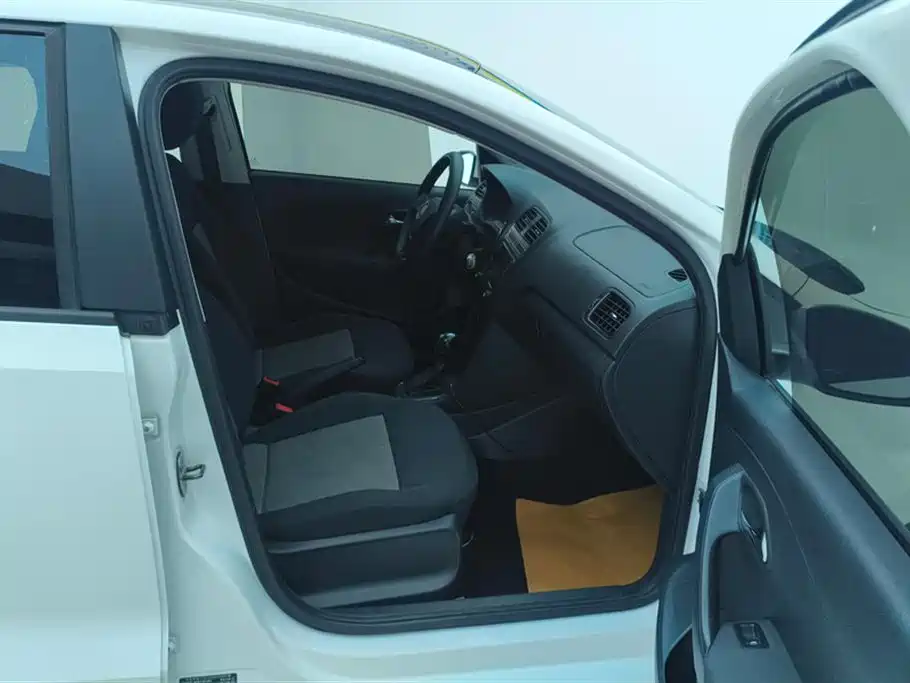 Volkswagen Polo 2018 1.5L Auto Safe Drive фото 8