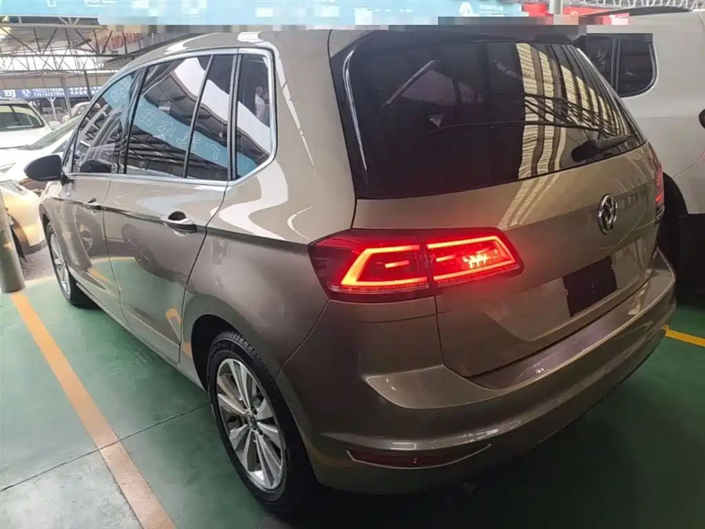 Volkswagen Golf Sportsvan 2016 230TSI Automatic Progressive фото 5