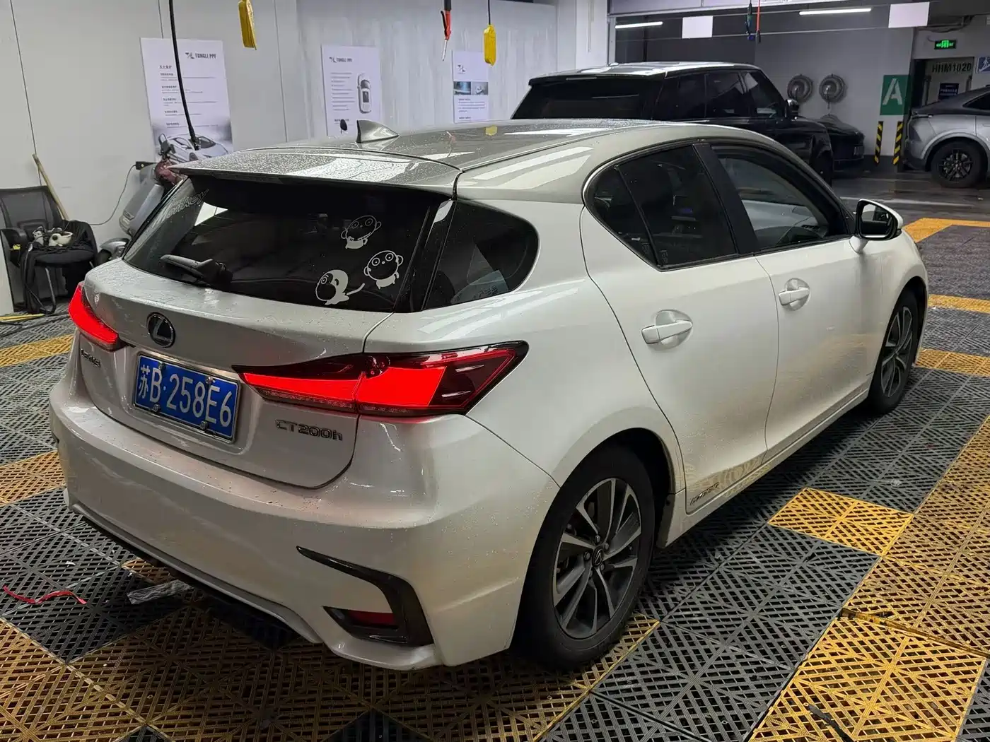 Lexus CT 2019 2017 CT200h Comfort Two-Tone China V