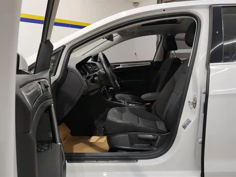 Volkswagen Golf 2020 Beloved Edition 280TSI DSG Comfort фото 9