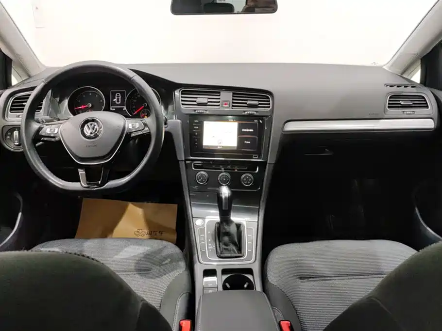 Volkswagen Golf 2020 Beloved Edition 280TSI DSG Comfort фото 12