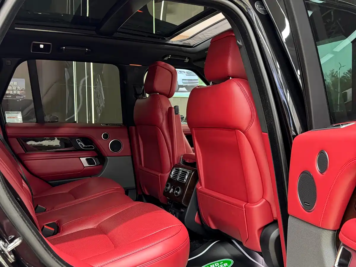 Land Rover Range Rover 2022 3.0 L6 360PS Heritage Edition фото 13