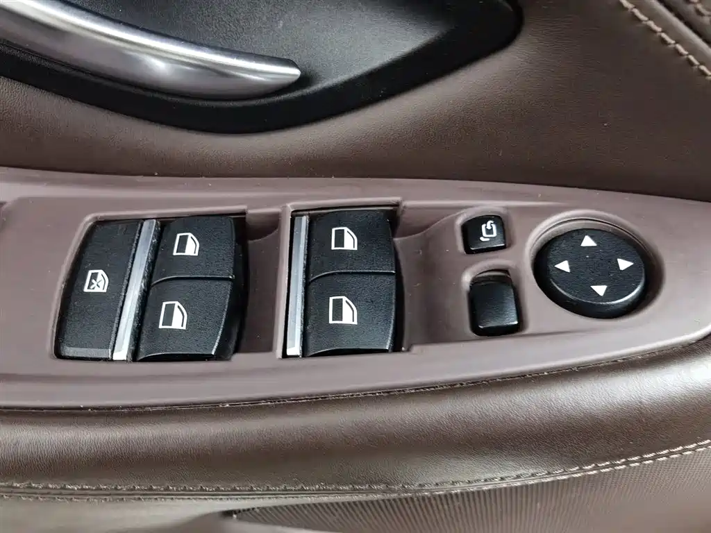 BMW 5 Series 2017 525Li Luxury Design Package фото 9