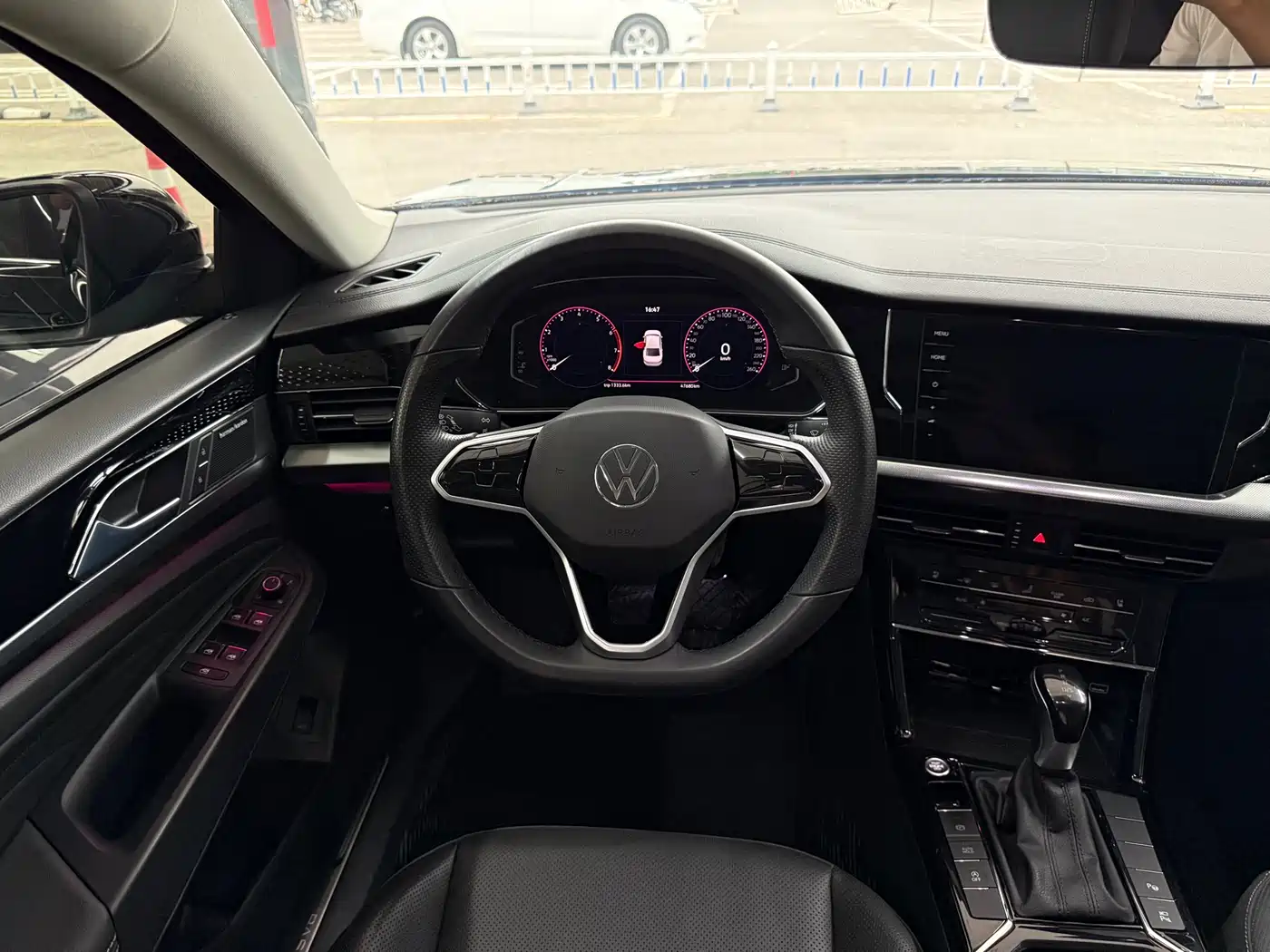 Volkswagen Passat 2023 330TSI Luxury Edition фото 8