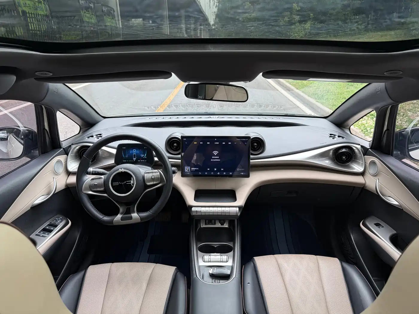 BYD Dolphin 2024 Glory Edition 420km Fashion Edition фото 7