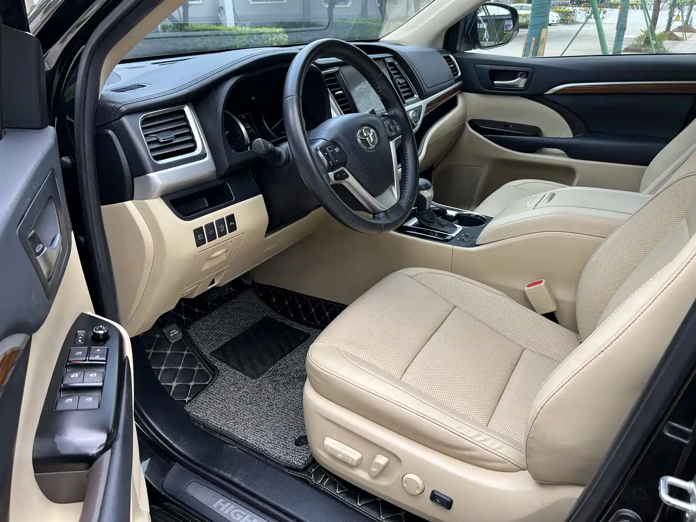 TOYOTA HIGHLANDER