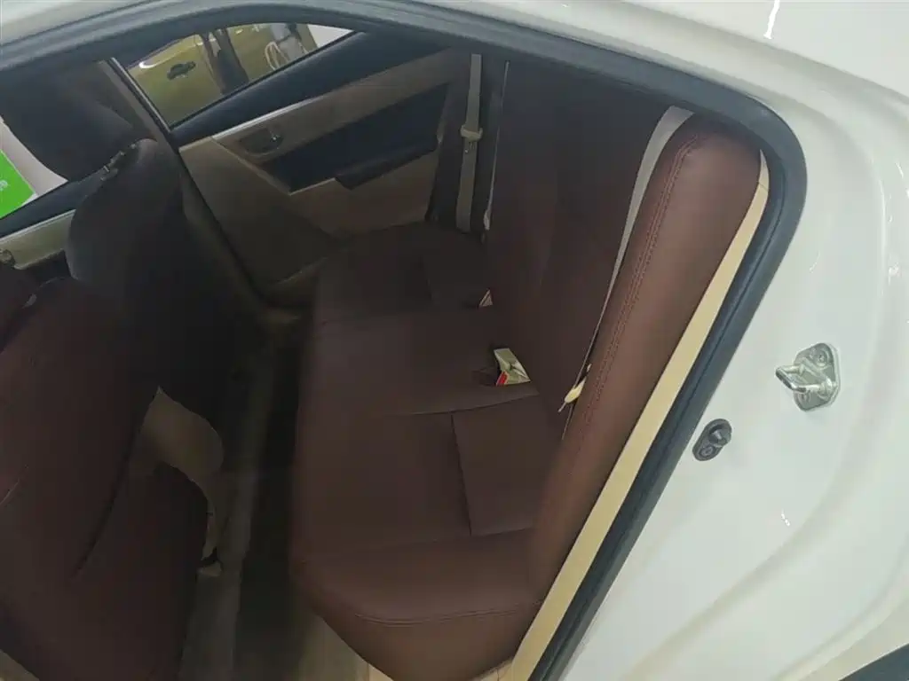 Toyota Corolla 2014 1.6L CVT GL фото 17