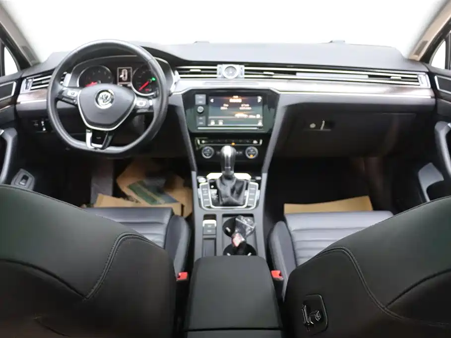 Volkswagen Magotan 2019 330TSI DSG Luxury China V фото 21