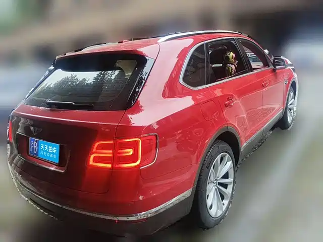 Bentley Bentayga 2018 4.0T V8 — фото 2