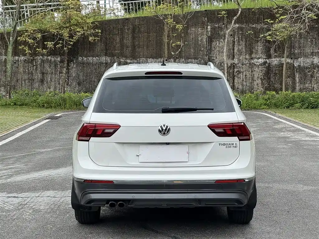 Volkswagen Tiguan L 2017 330TSI Automatic 2WD Comfort Edition фото 8