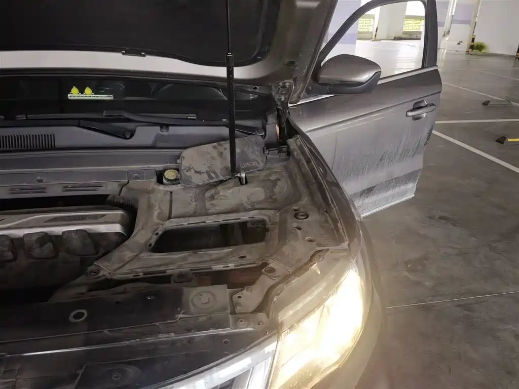 Фото 22 - Geely Atlas