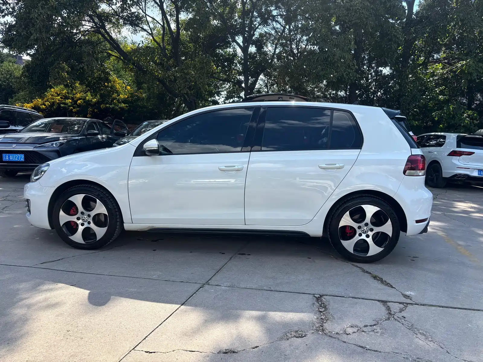 Photo 5 - Volkswagen Golf GTI