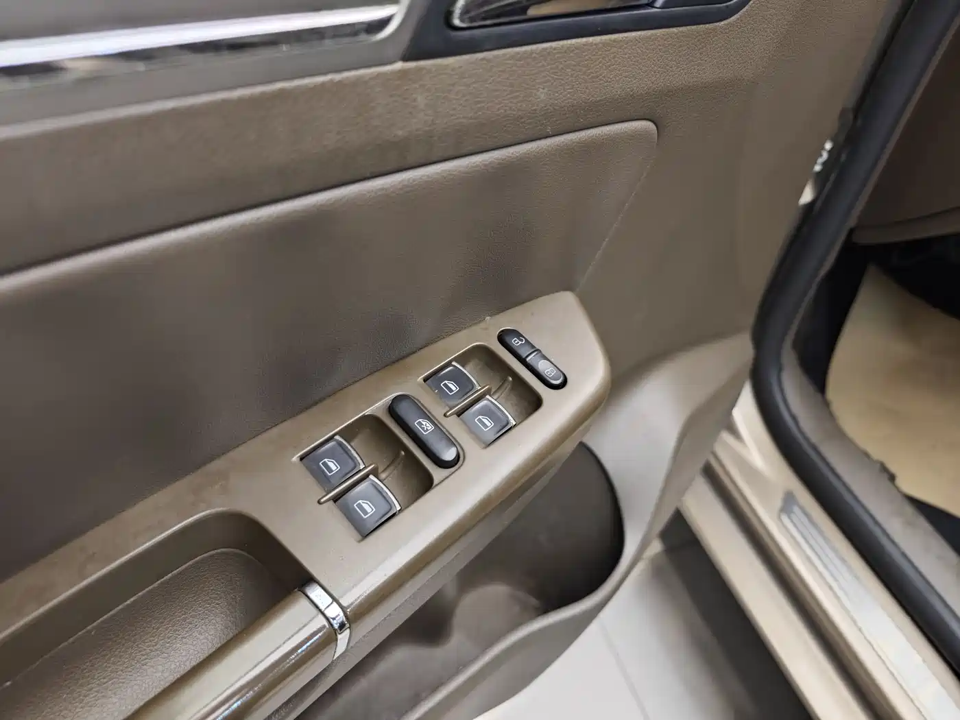 Volkswagen Bora 2014 1.6L Automatic Comfort Edition фото 9