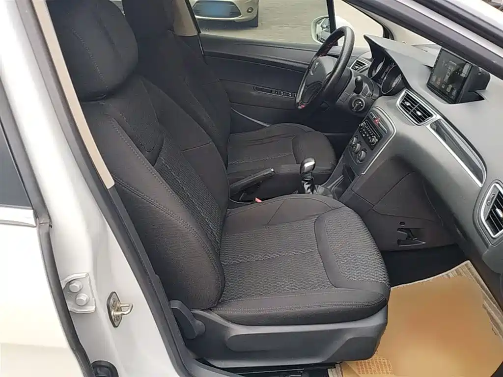 Peugeot 308 2014 Model Joy Edition Classic 1.6L Manual Superior Style фото 25