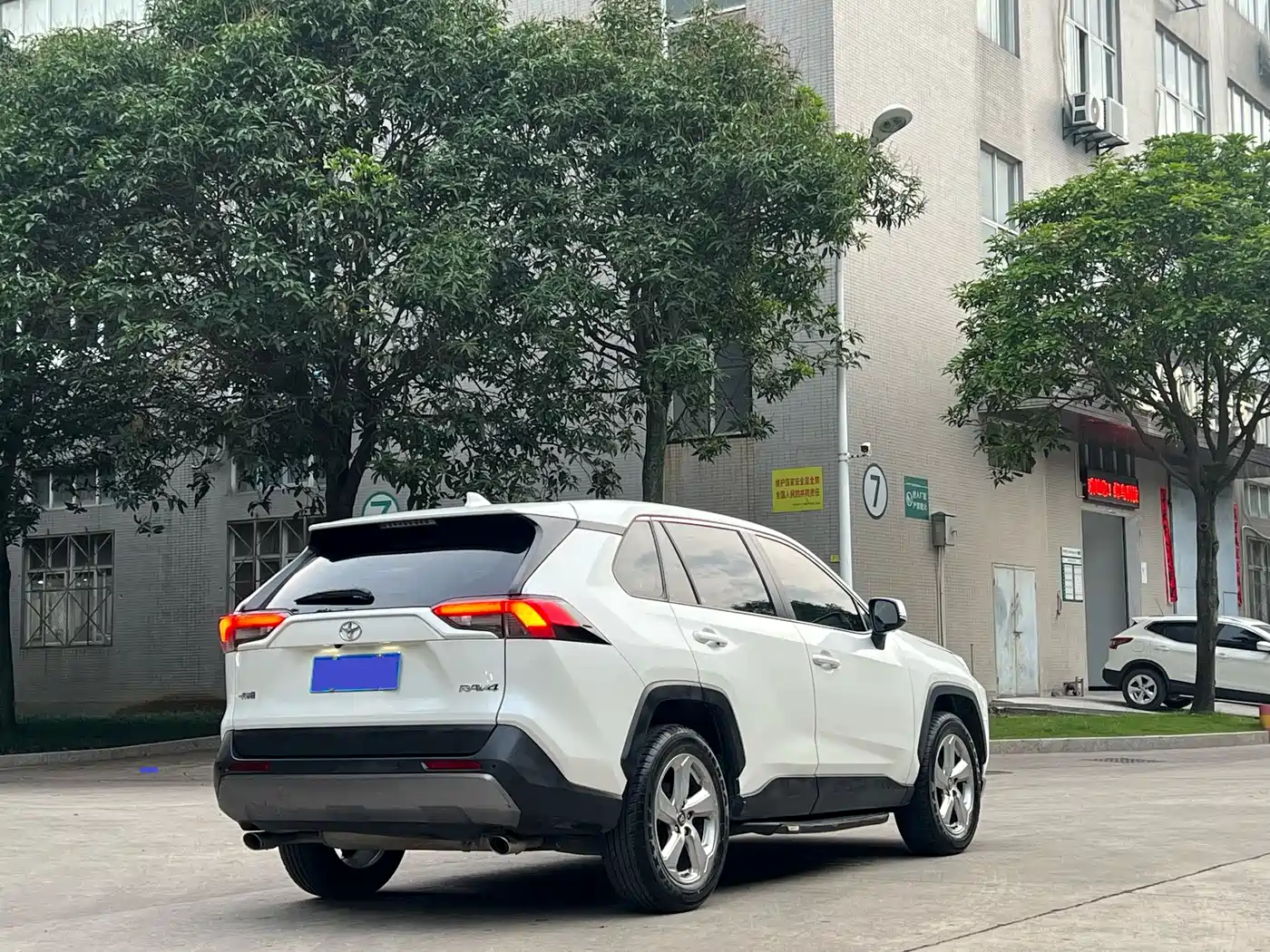 Toyota RAV4 Rongfang 2020 2.0L CVT 2WD Trend Edition фото 8