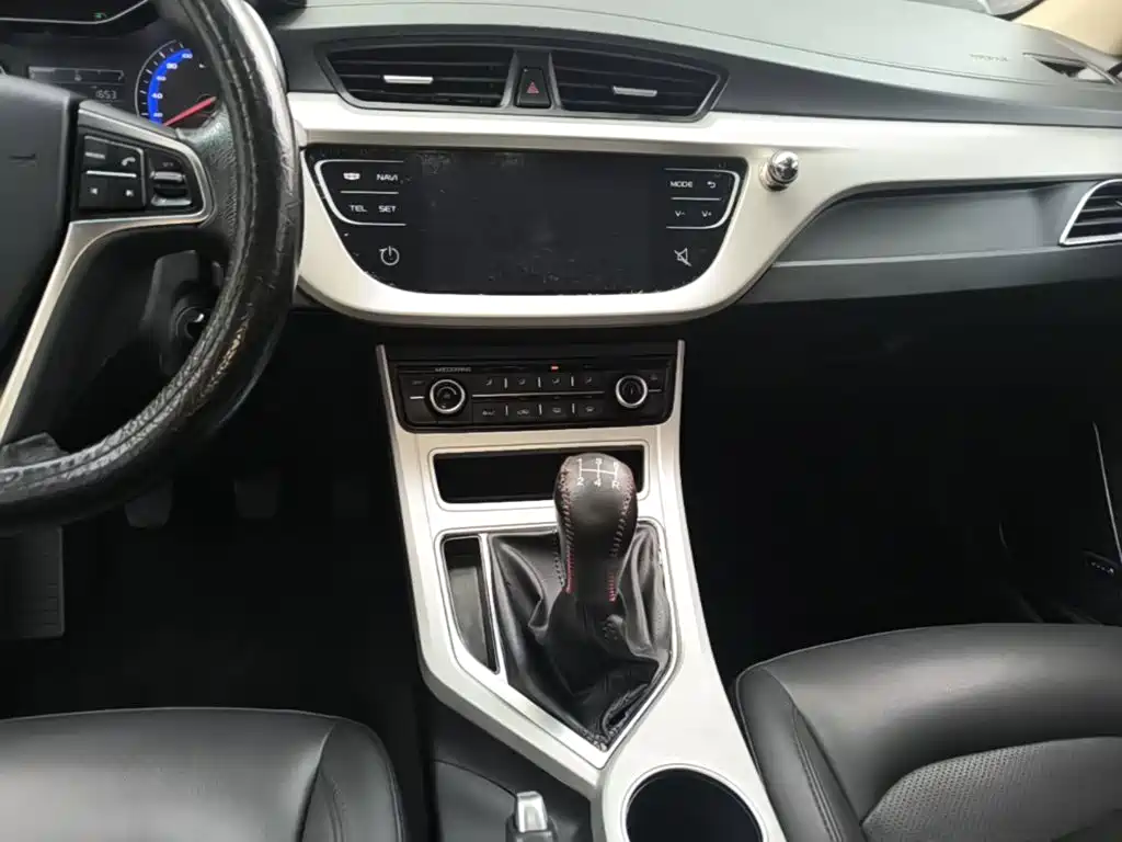 Фото 13 - Geely Vision