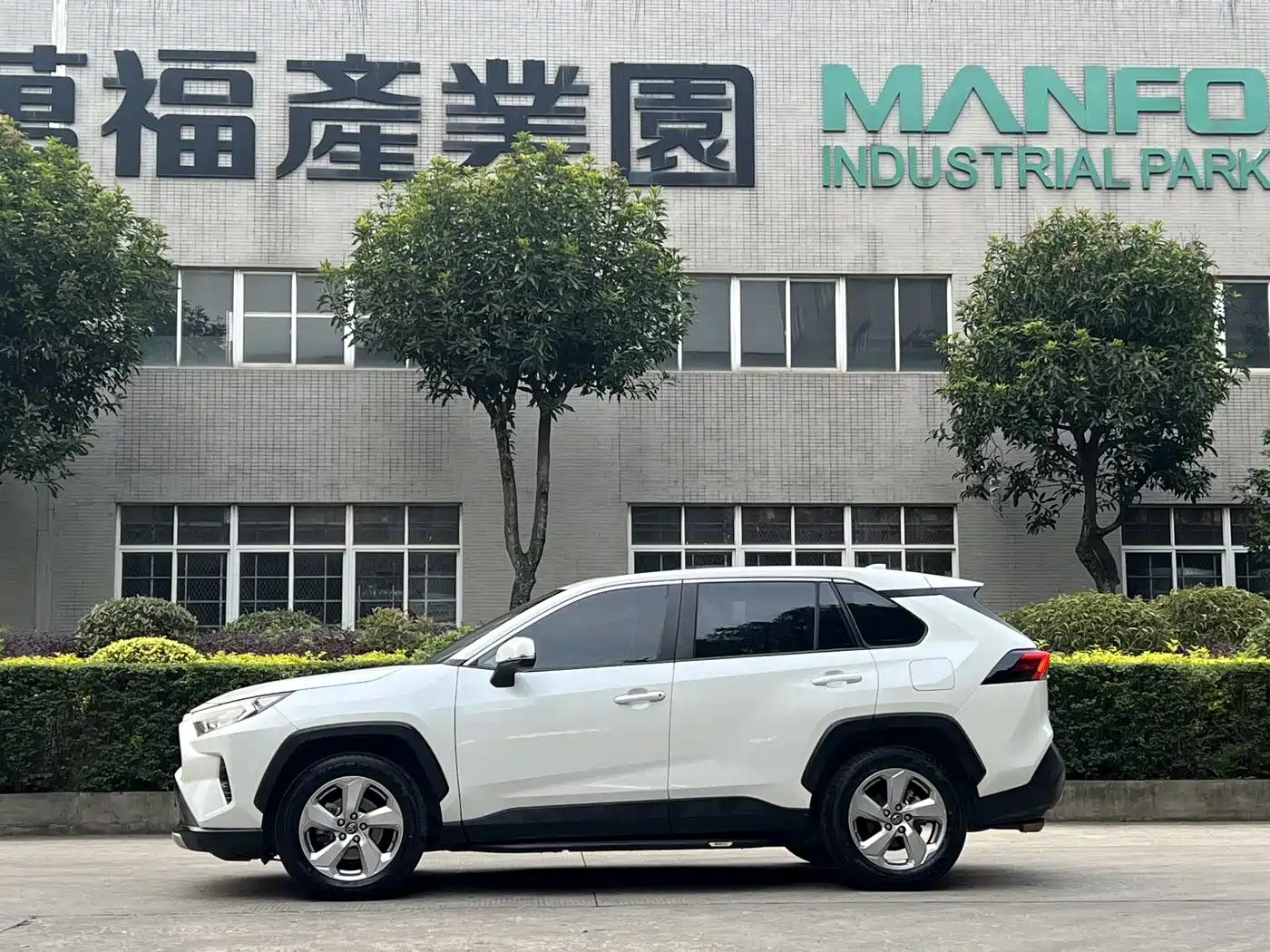 Toyota RAV4 Rongfang 2020 2.0L CVT 2WD Trend Edition фото 3