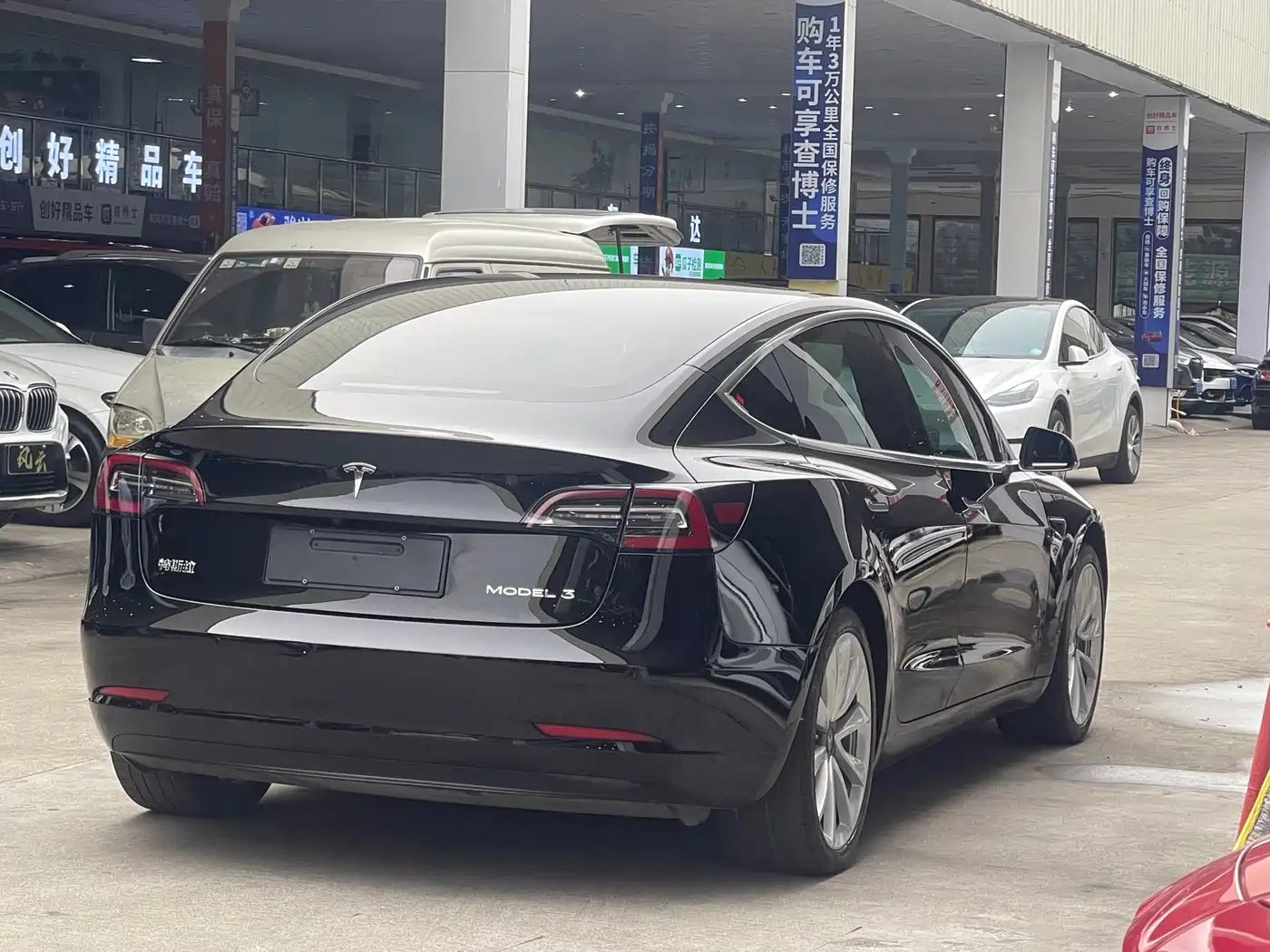 TESLA MODEL 3