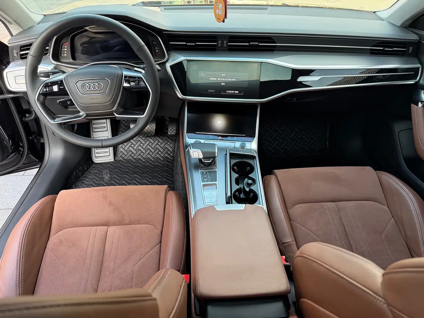 Фото 7 - Audi A7L