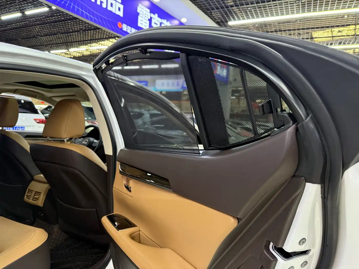 Lexus ES 2015 250 Elegance Edition фото 18