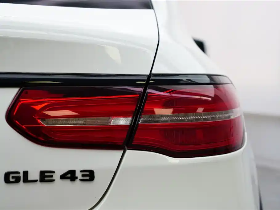 Mercedes-Benz GLE Coupe 2015 GLE 320 4MATIC Coupe SUV фото 16