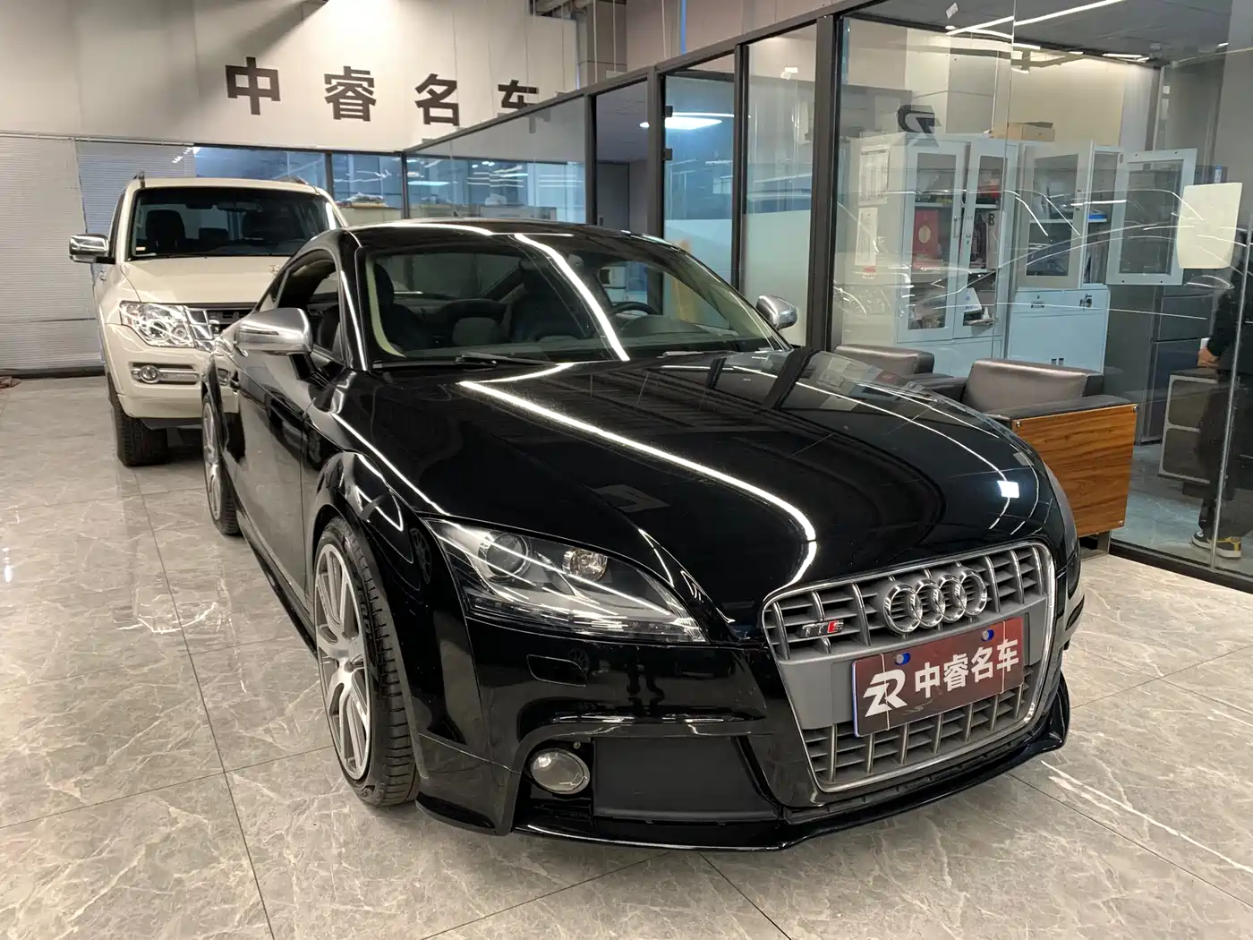 Audi TTS 2011 Model TTS Coupe 2.0TFSI quattro фото 3