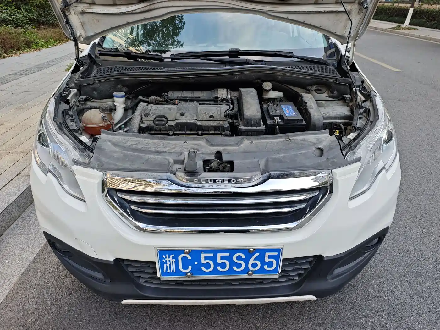 Peugeot 2008 2014 1.6L Automatic Trend Edition фото 17