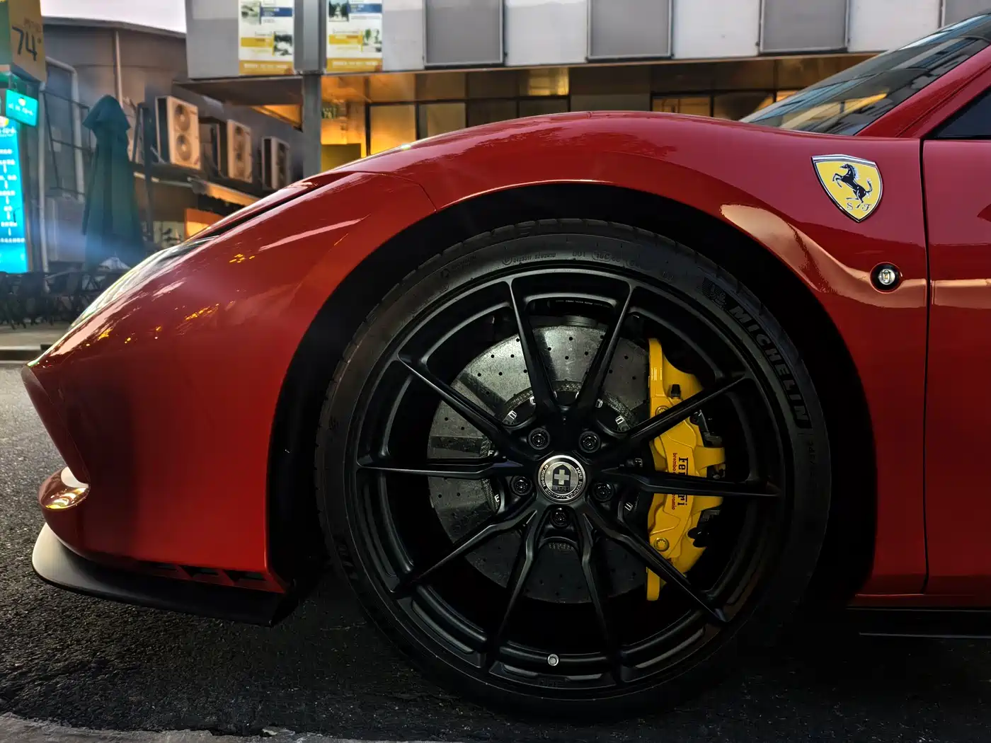 FERRARI F8