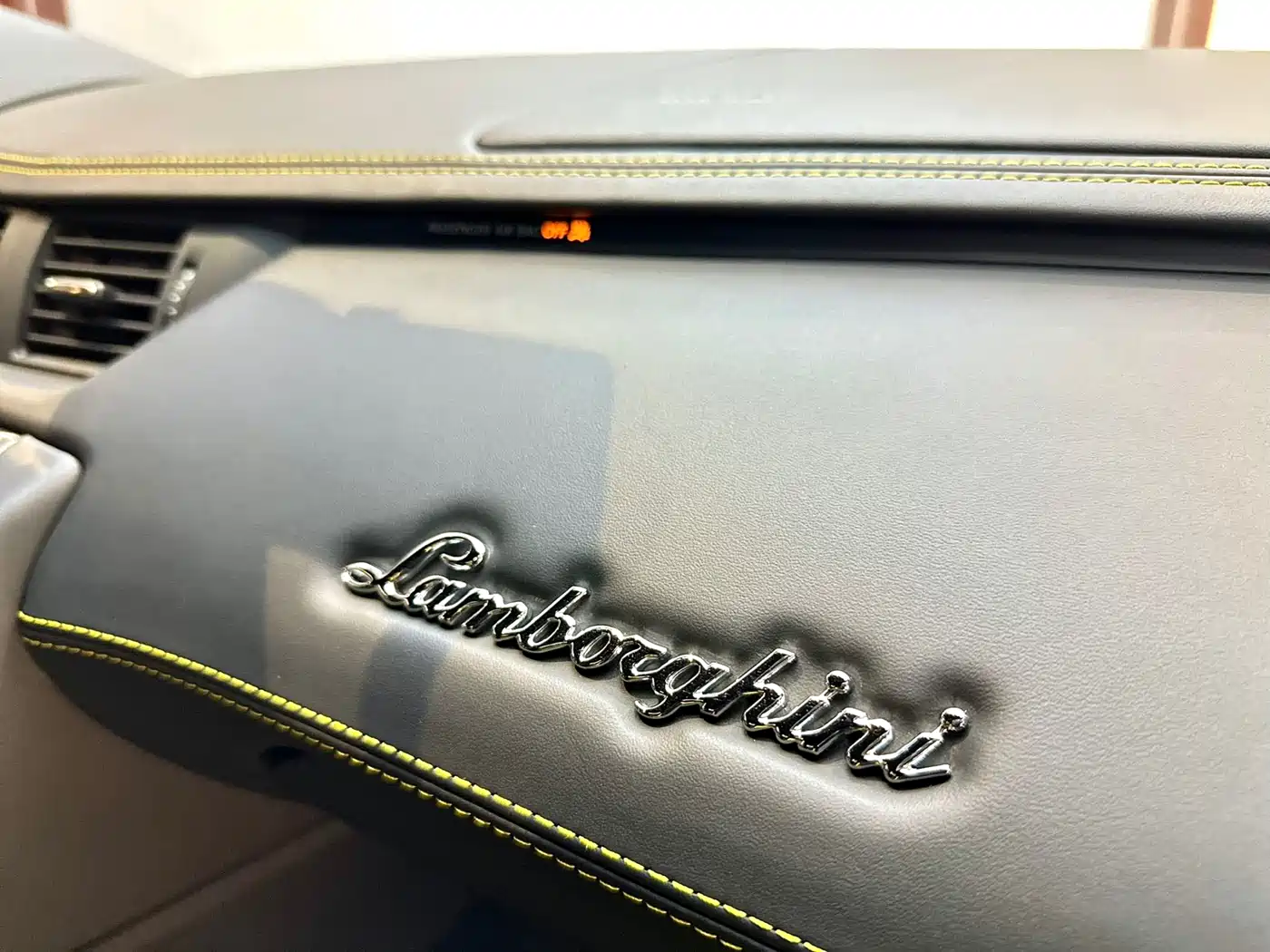 Lamborghini Aventador 2011 LP 700-4 фото 8