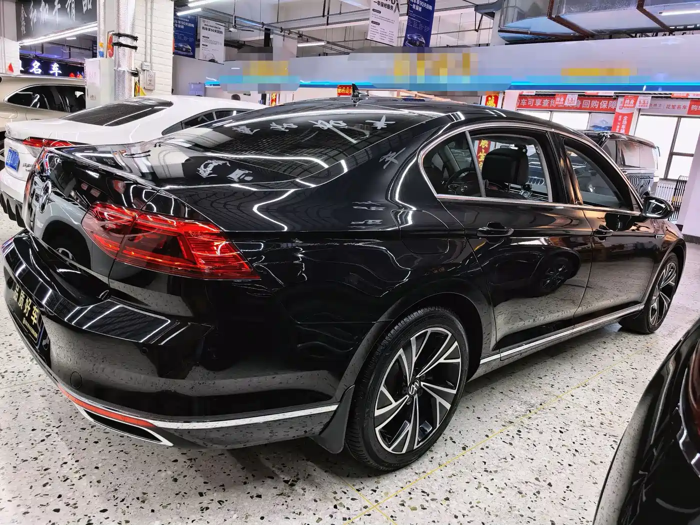 Volkswagen Magotan 2023 Model 2 Million Commemorative Edition 330TSI DSG Luxury фото 4