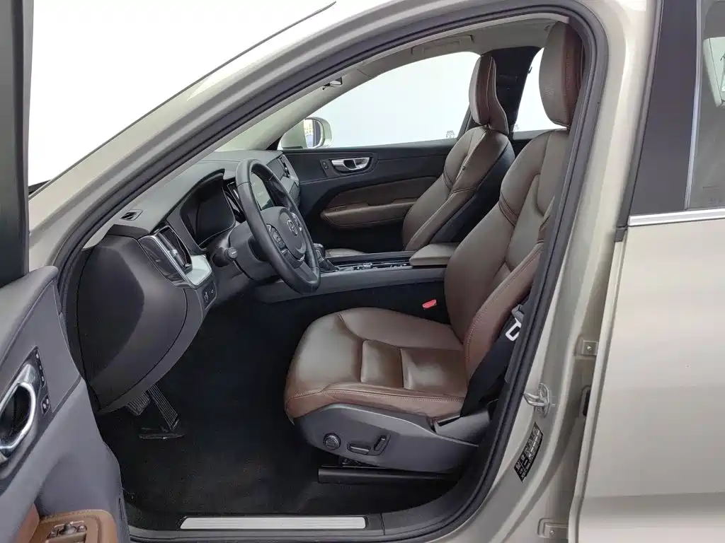 Photo 10 - Volvo XC60